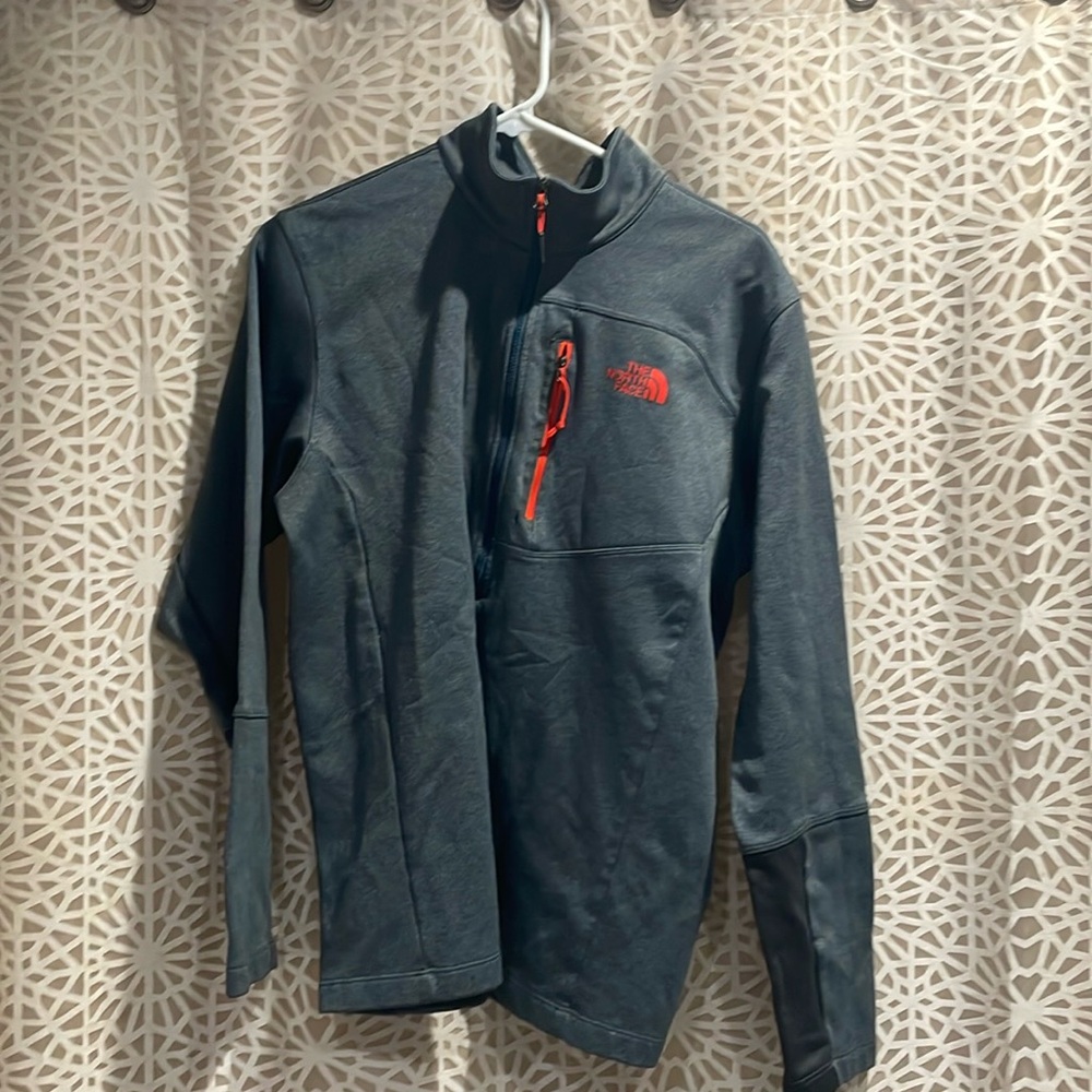 The North Face Men’s quarter zip sweatshirt size L